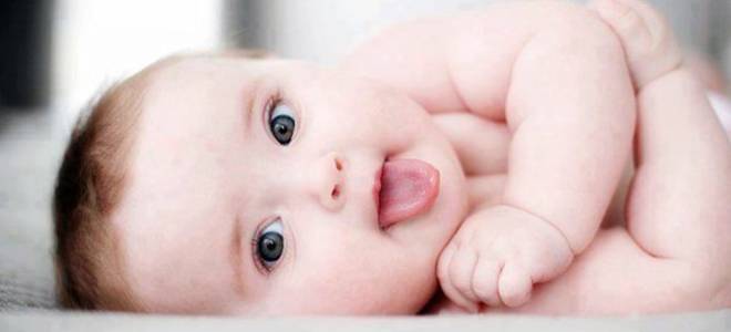 У грудничка белый налет