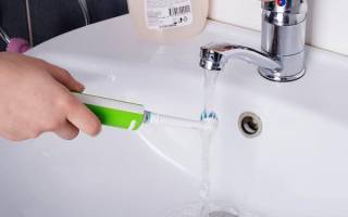 Как очистить зубную щетку