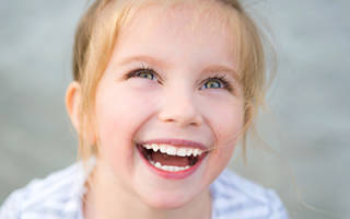 У ребенка щель между передними зубами