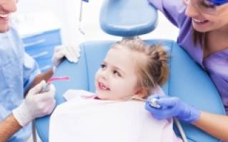 Лечат ли молочные зубы у детей